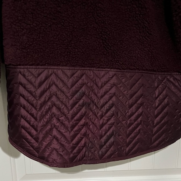 🎉 HP 🎉 NWT Athleta NWT Cozy Snap Sherpa in maroon (M) - Picture 6 of 7
